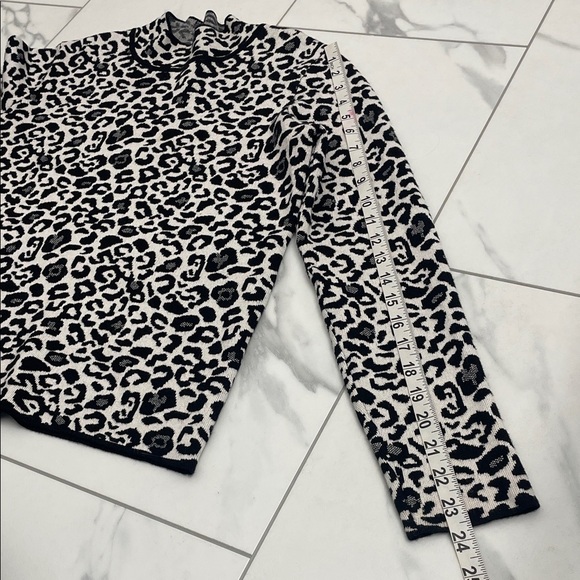 Renuar Black and White Leopard Print Cowl Neck Sweater Sz M - Picture 9 of 9